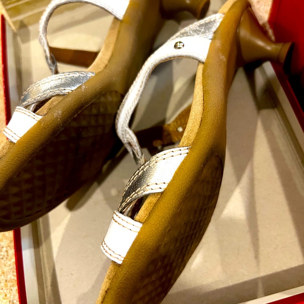 Like new silver sandals small heel